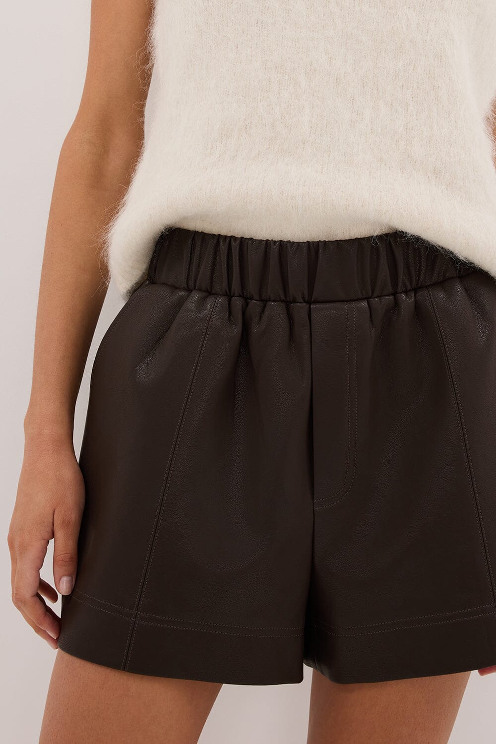 MONTY CHOC FAUX LEATHER SHORT - Image 6