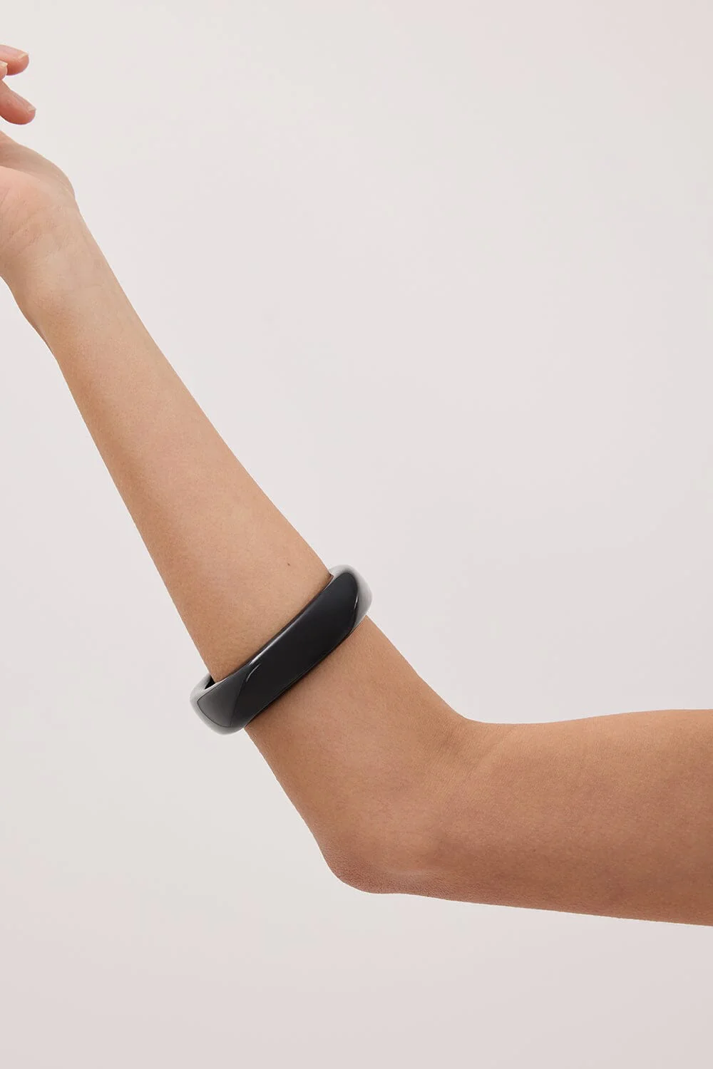 NOAH THE LABEL BLACK RESIN BANGLE - Image 2