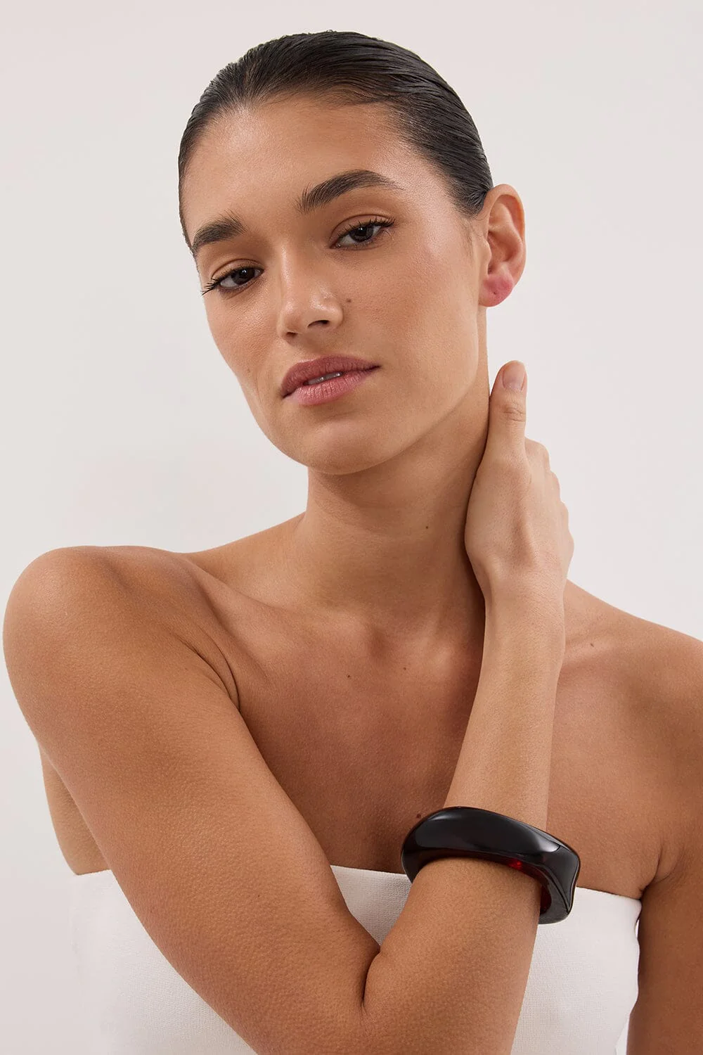 NOAH THE LABEL DARK BROWN RESIN BANGLE - Image 3