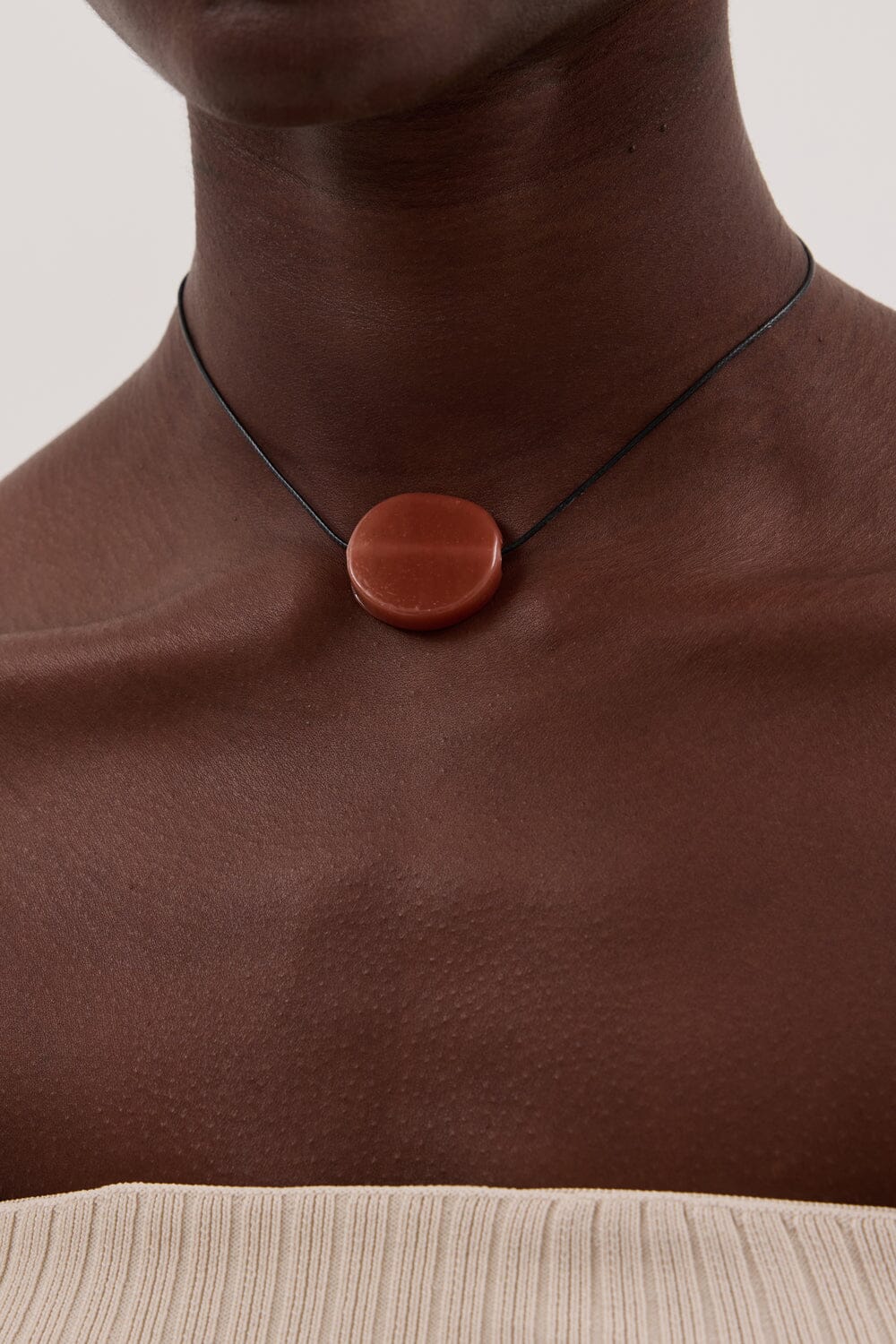 NURI STUDIOS GLASS CIRCLE RED NECKLACE - Image 2