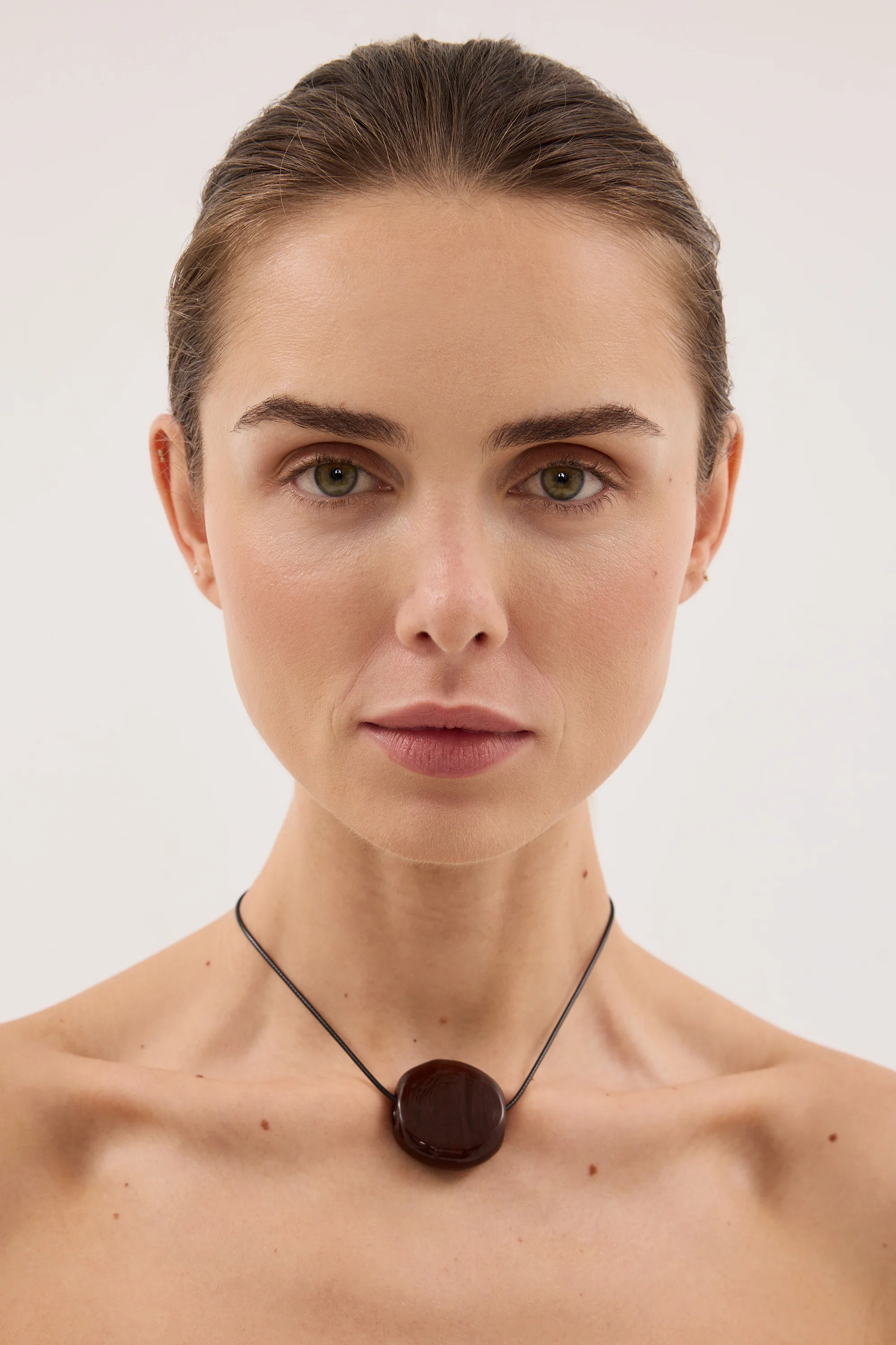 NURI STUDIOS BROWN GLASS CIRCLE NECKLACE - Image 2
