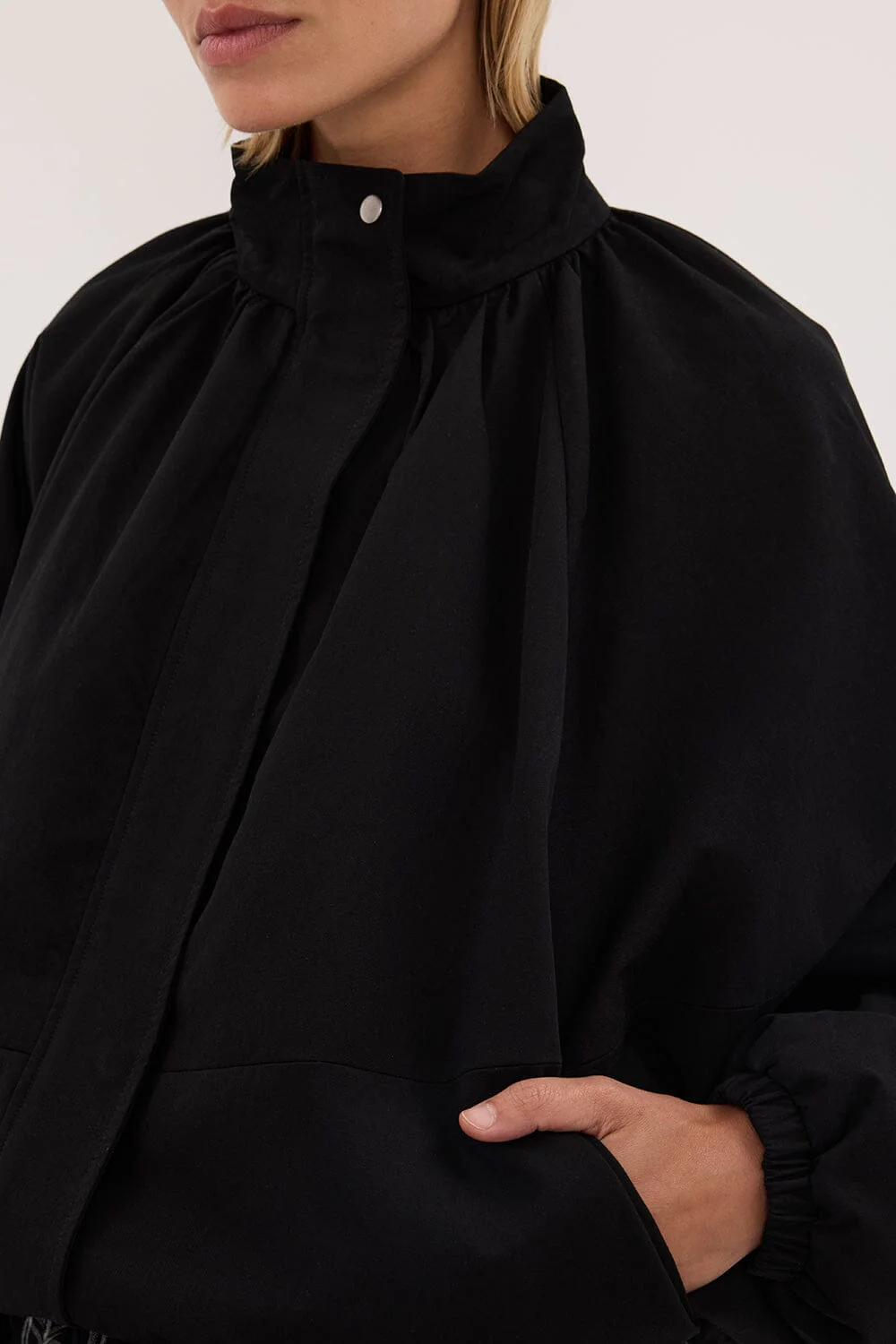 OAKLEE BLACK BATWING LIGHTWEIGHT JACKET - Image 5