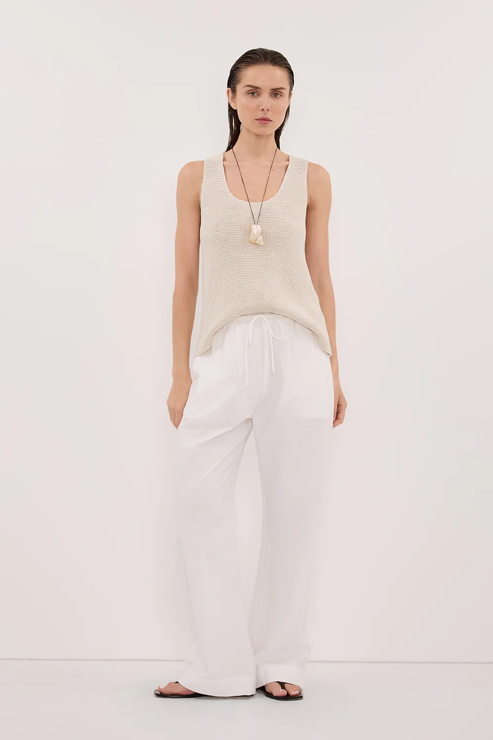 PEARL NATURAL SLEEVELESS SCOOP KNIT TOP