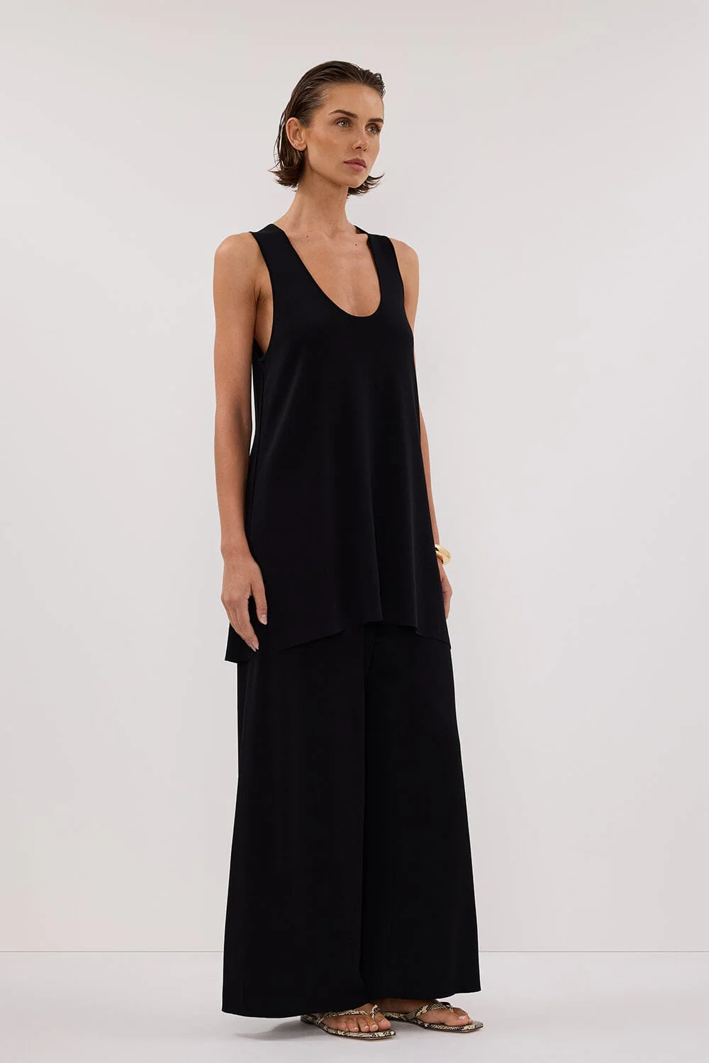 RAY BLACK SCOOP LONGLINE KNIT TOP - Image 3