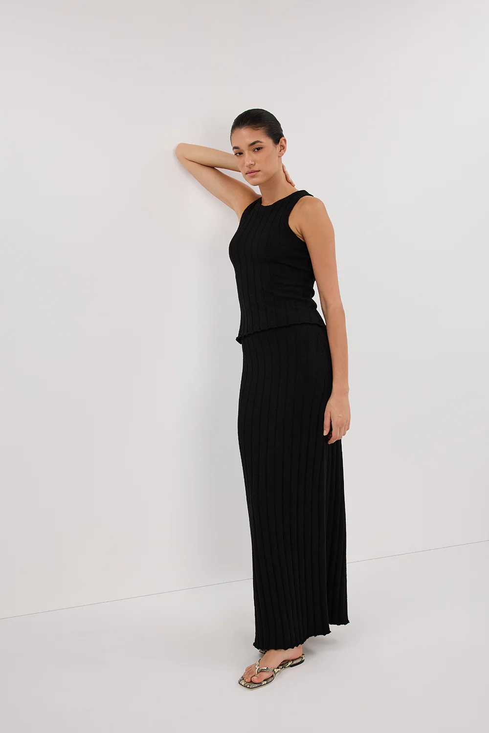 REM BLACK KNIT TOP - Image 6