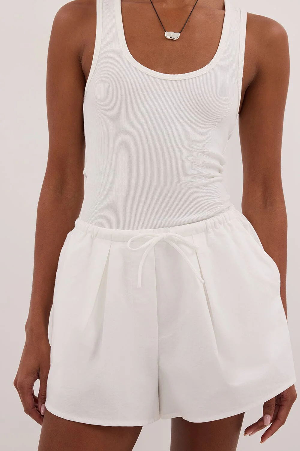 RHEA WHITE COTTON DRAWSTRING SHORT - Image 5
