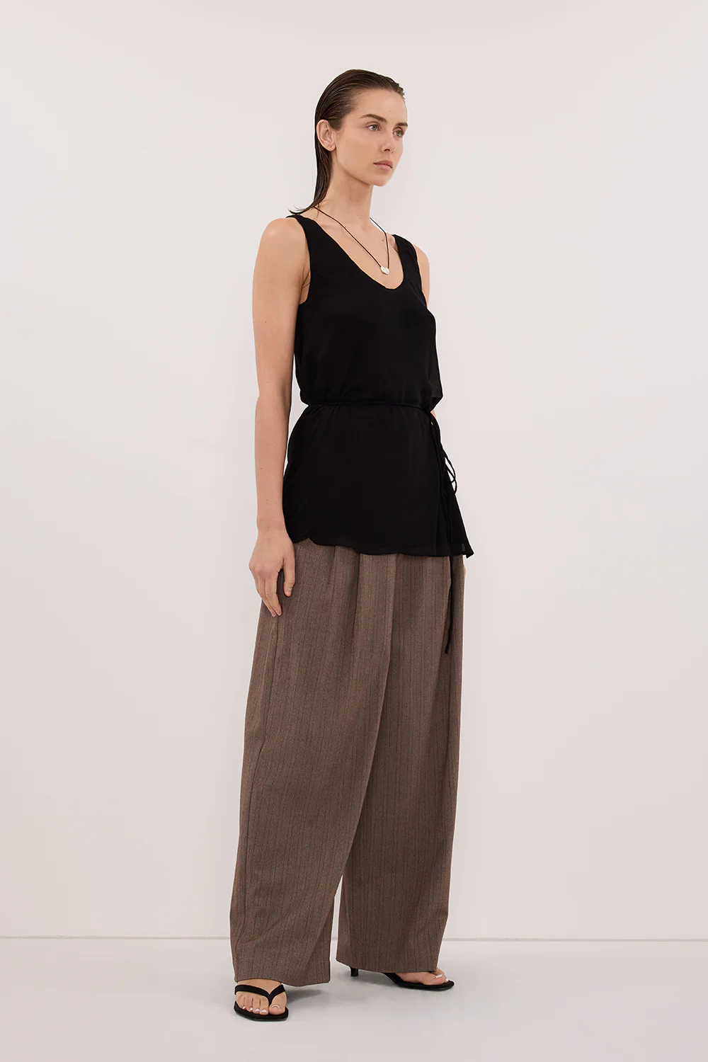 RUDI BLACK SLEEVELESS CAMI TOP - Image 3