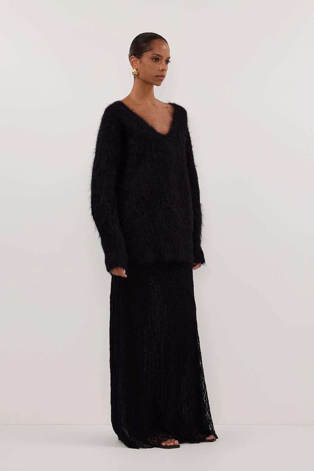 SALMA BLACK V NECK JUMPER - Image 3