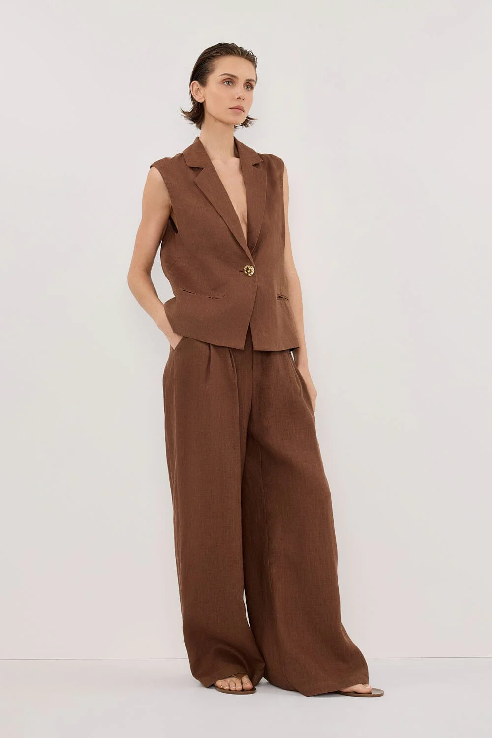 SELAH FONDANT LINEN SLEEVELESS VEST - Image 4