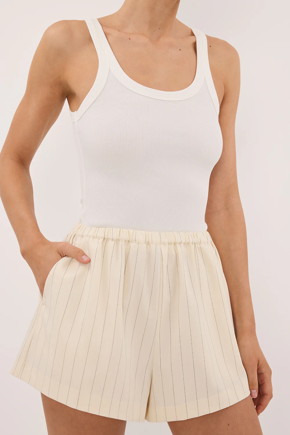 SIAN CREAM PINSTRIPE ELASTIC SHORT - Image 5