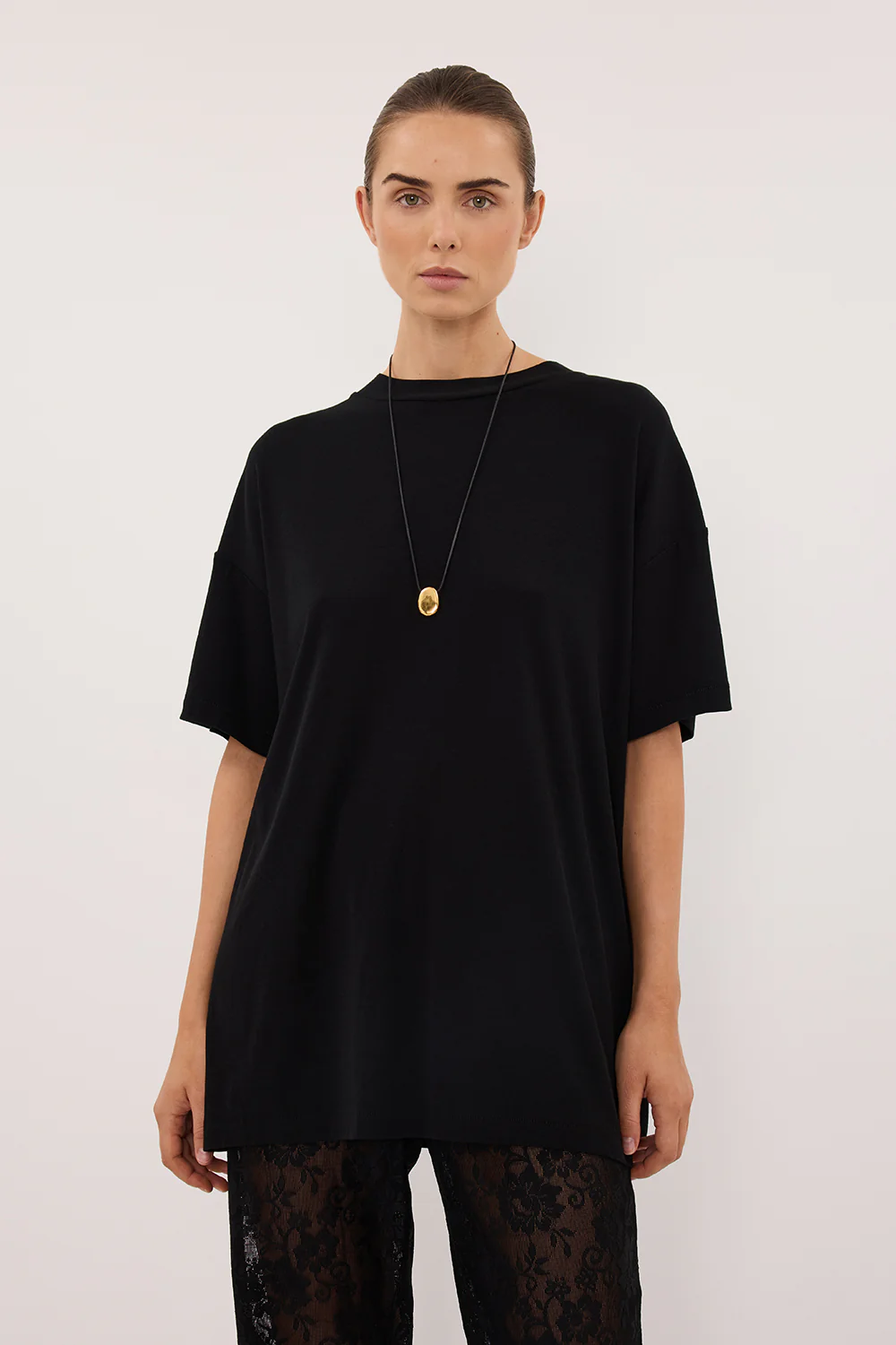 SLOANE BLACK COTTON LONGLINE TEE - Image 2