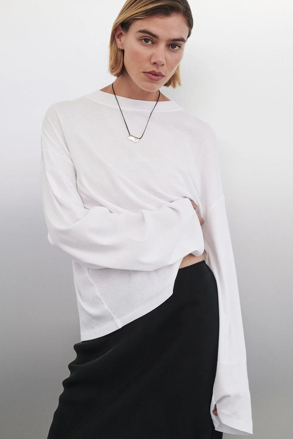 SLOANE WHITE LONG SLEEVE CREW KNIT TOP