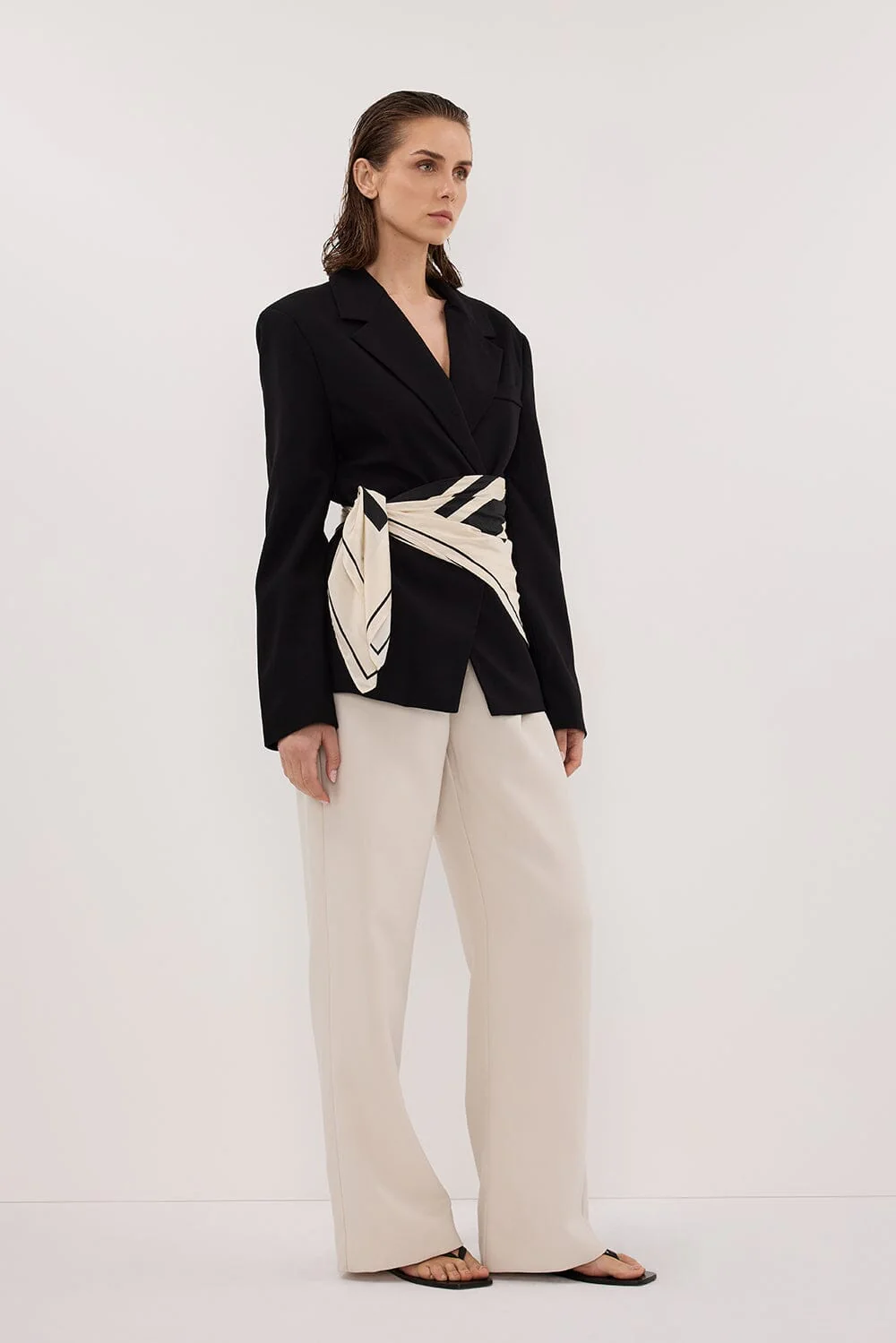 SURI BLACK CINCHED BLAZER - Image 3