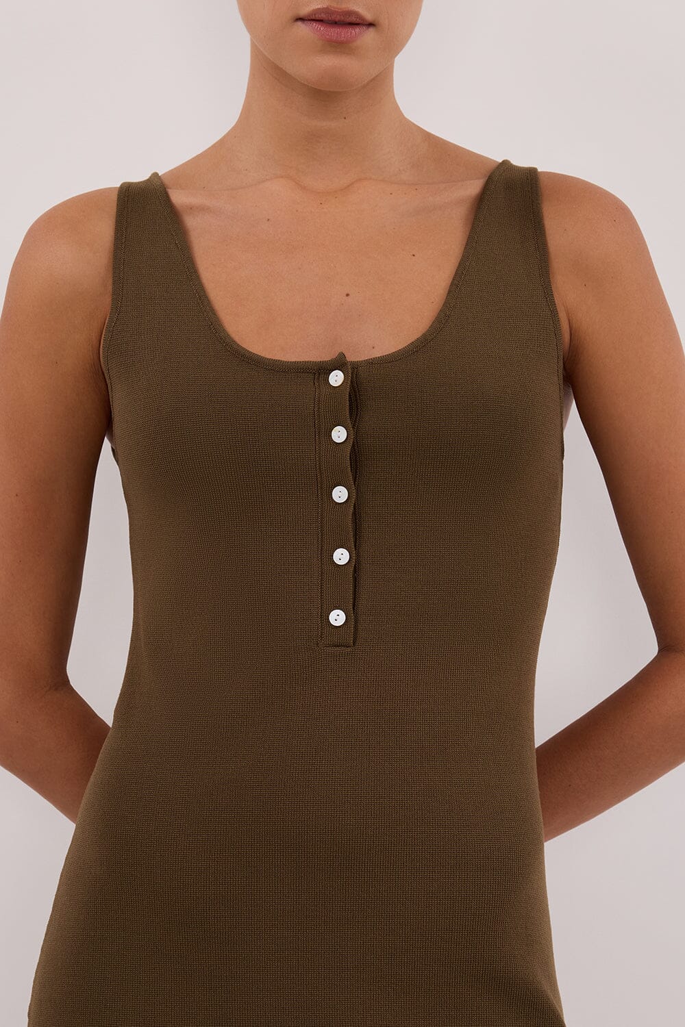 TROY OLIVE SLEEVELESS MAXI DRESS - Image 5