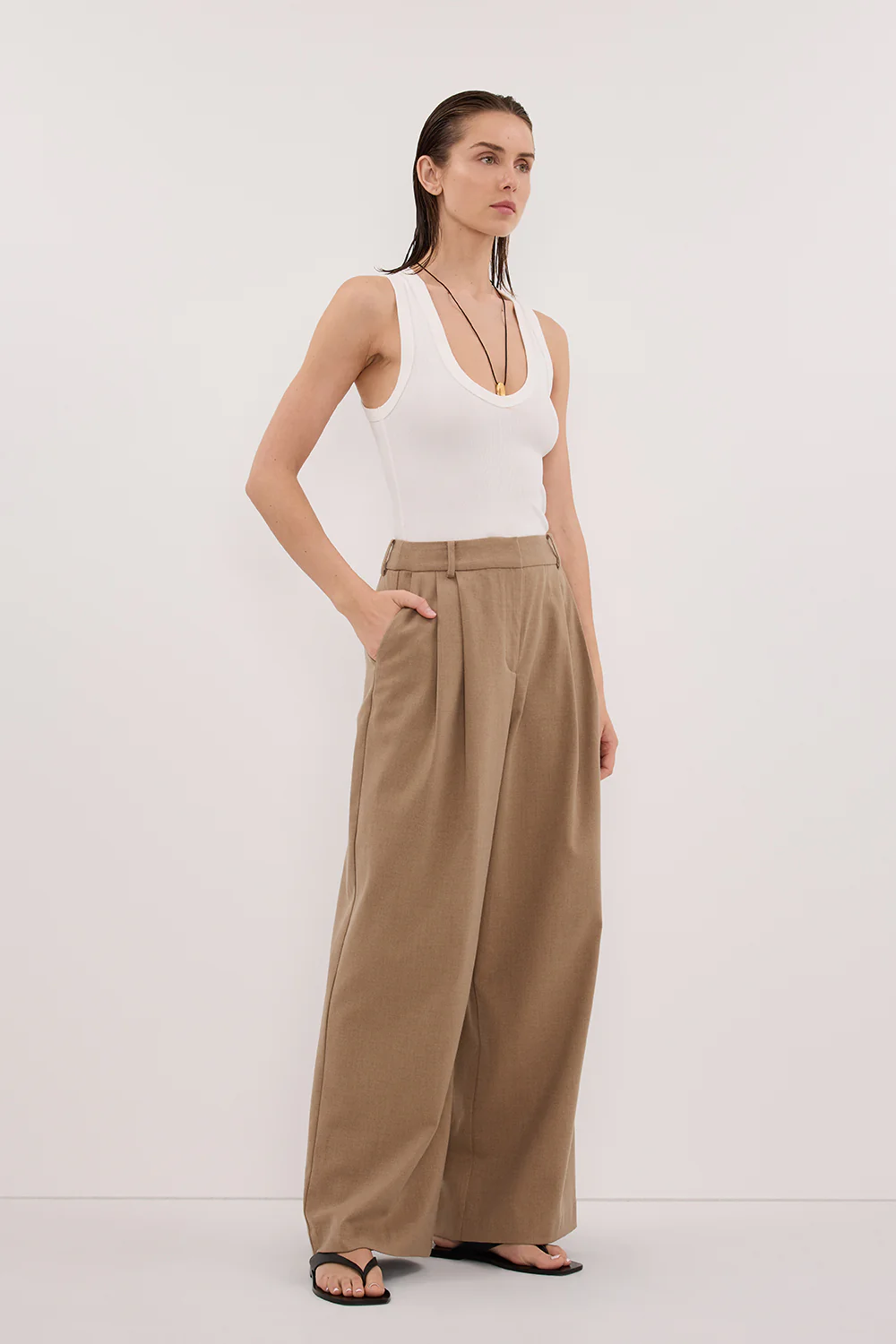 YASMIN OFF WHITE SLEEVELESS KNIT TANK - Image 4